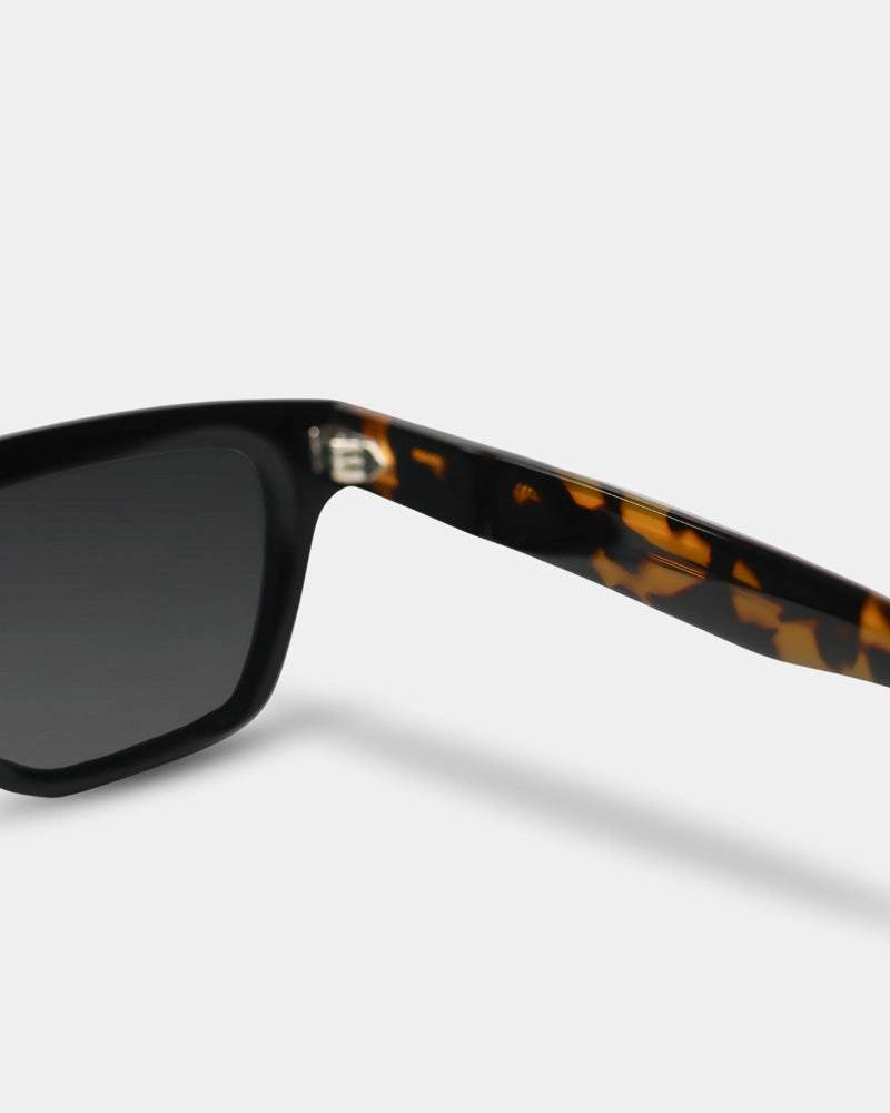 SSS TRAVIS LOGO SUNGLASSES BLACK TORTOISE